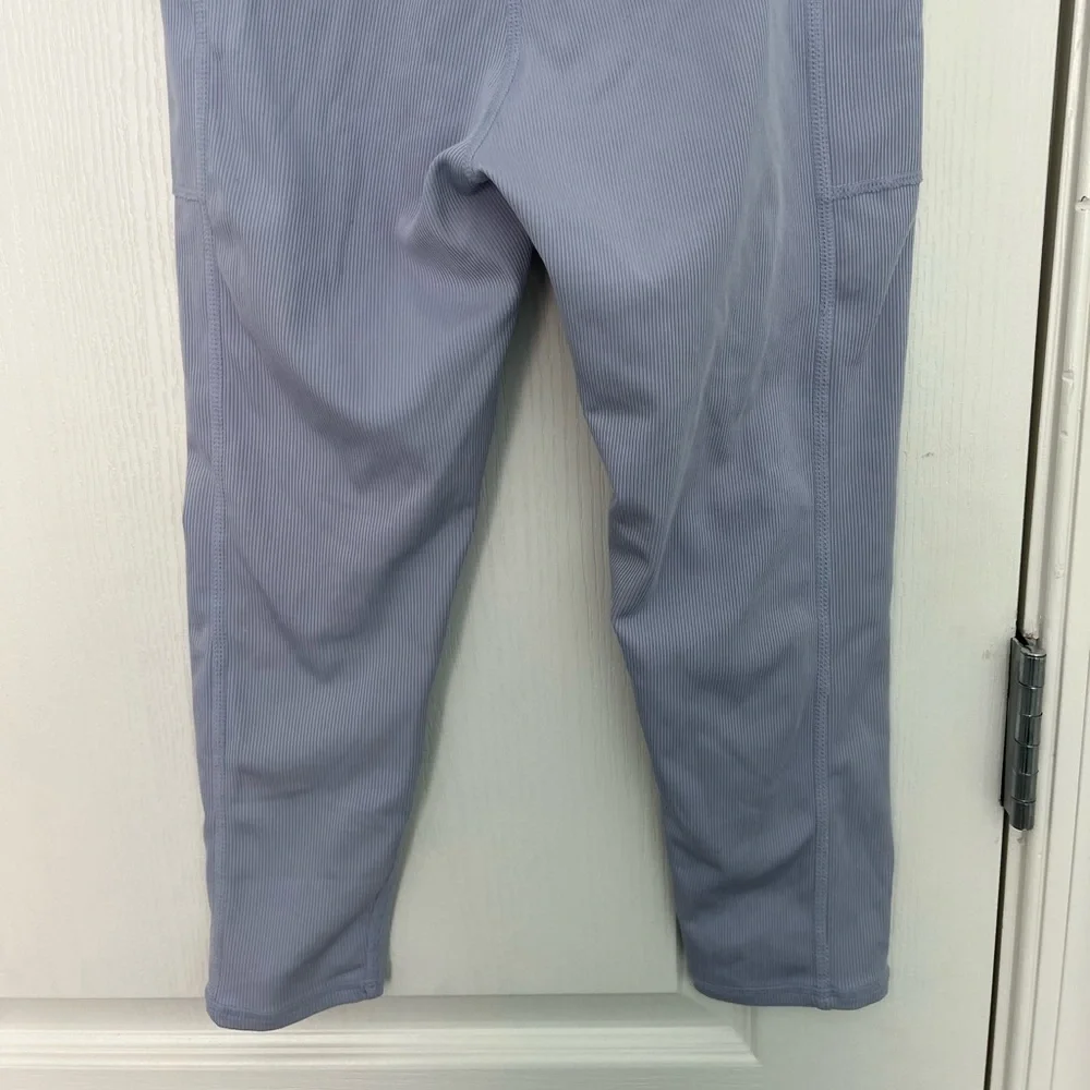 Zella girls lavender Capris, size 10-12